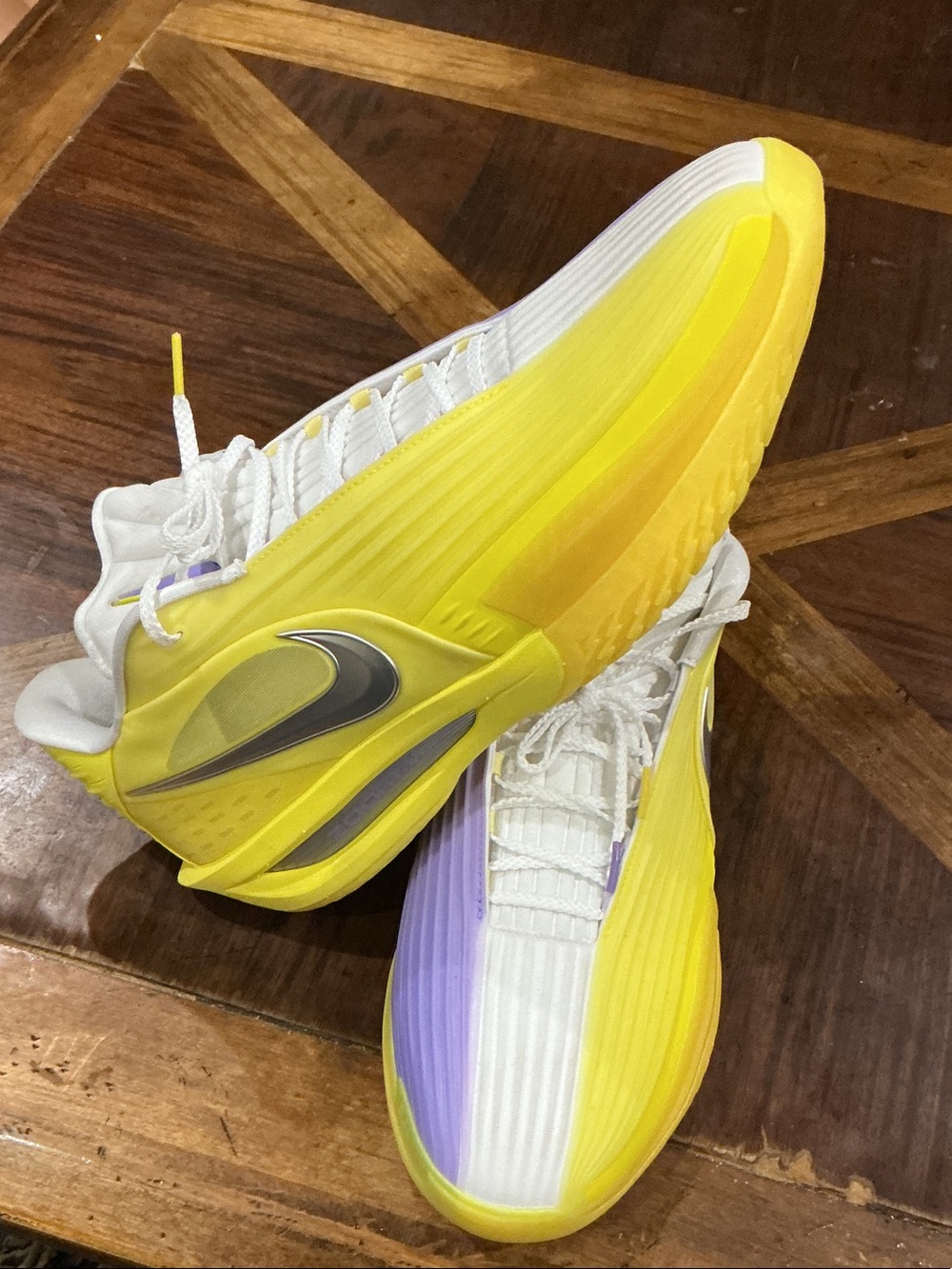 Nike  GT Cut Men Yellow, White & Purple Basketball Sneakers